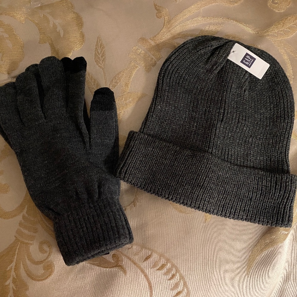 Grey Mens Knit Hat and Tech Gloves - NEW!